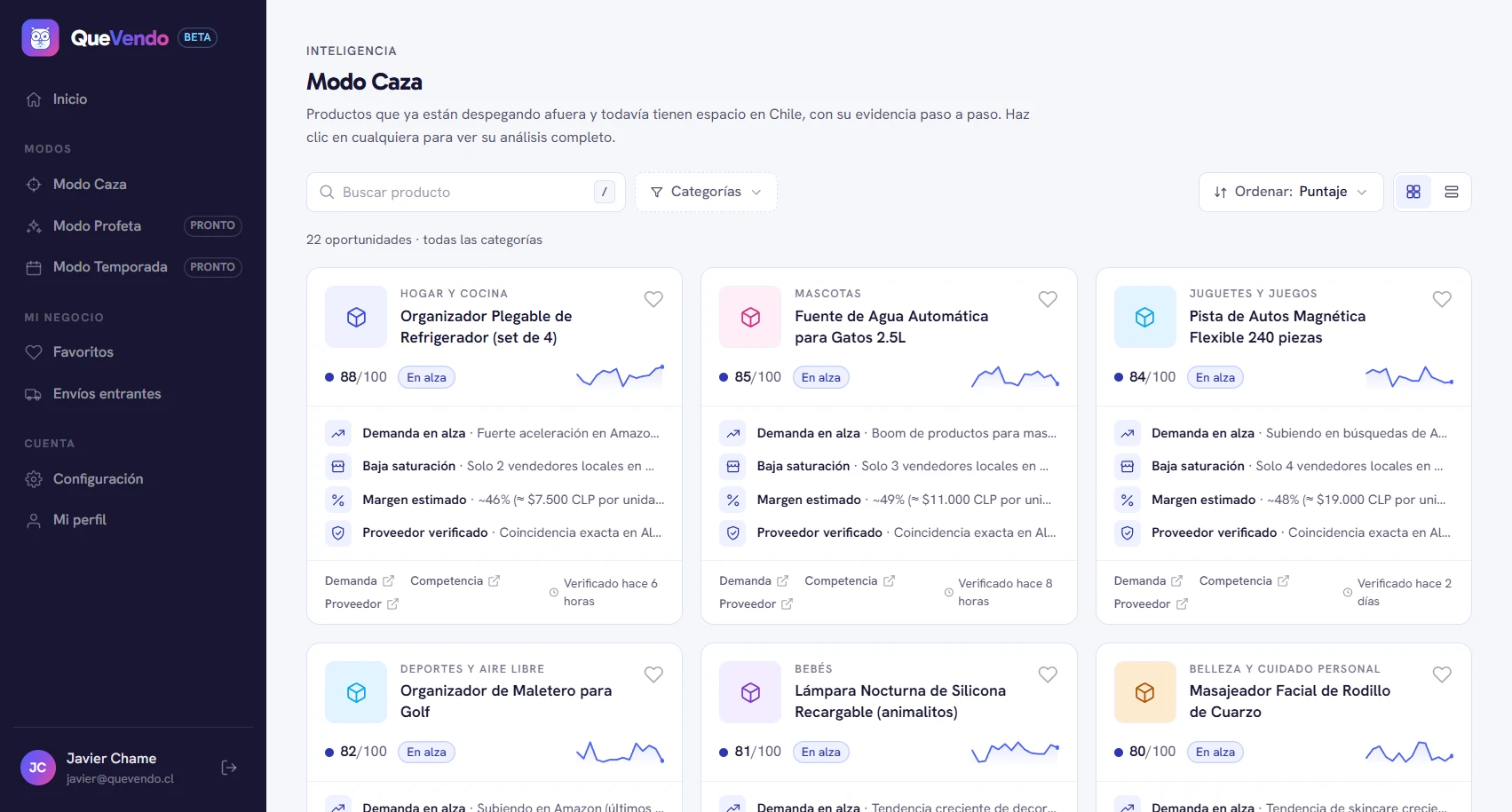 Panel real de QueVendo: el feed de Modo Caza con oportunidades puntuadas, su margen estimado y la evidencia de cada producto